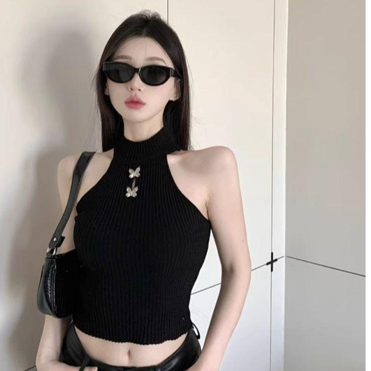 Летний жилет без рукавов с дизайнерским декором в виде бабочки, ажурный и создающий стройный силуэт one size чёрный
Летний жилет без рукавов с дизайнерским декором в виде бабочки, ажурный и создающий стройный силуэт one size чёрный