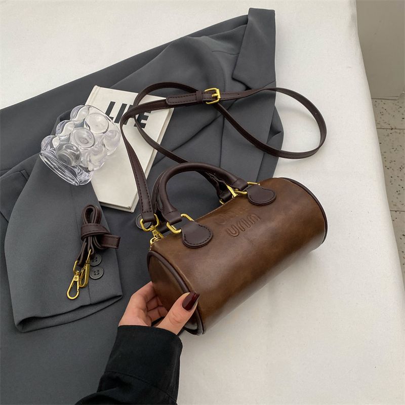 Women s Maillard Retro Special-Interest Design Shoulder Bag Curry
Women s Maillard Retro Special-Interest Design Shoulder Bag Curry