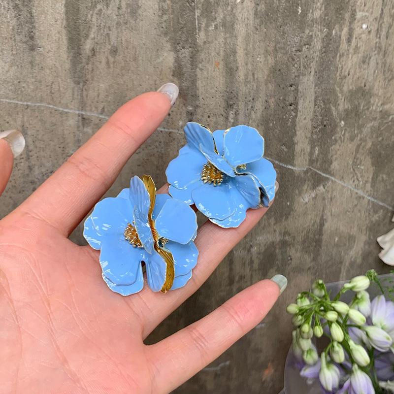 Dripping flower earrings, sweet and versatile ins wind stud earrings, fashionable and simple, high-end temperament earrings.
Dripping flower earrings, sweet and versatile ins wind stud earrings, fashionable and simple, high-end temperament earrings.