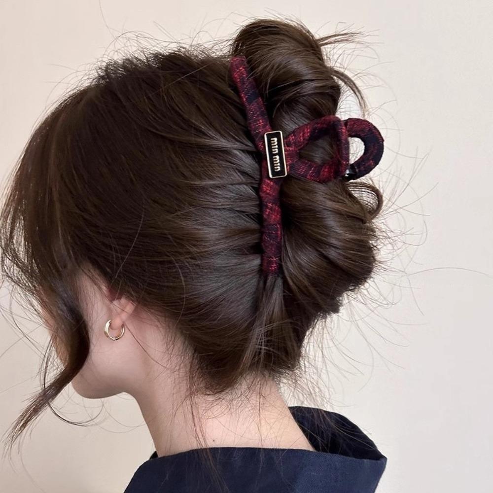 Minimalist Style Patterned Fabric with Letter Decoration Design Exquisite Daily Styling Shark Clip Headpiece the Back of Head
Minimalist Style Patterned Fabric with Letter Decoration Design Exquisite Daily Styling Shark Clip Headpiece the Back of Head