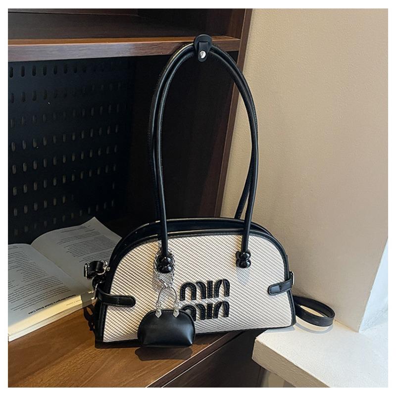 Women s bag new fashion portable shoulder bag trendy bowling bag trendy small square bag білий
Women s bag new fashion portable shoulder bag trendy bowling bag trendy small square bag білий