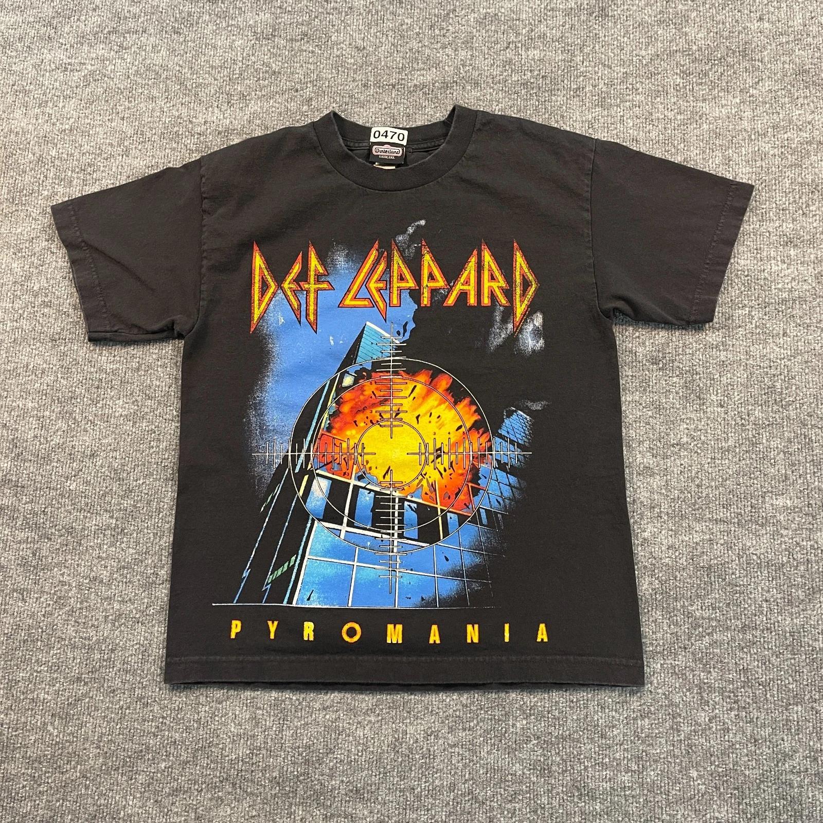 Vintage 90s Winterland Def-Leppard Pyromania Band Shirt XS 18x23 Black M
Vintage 90s Winterland Def-Leppard Pyromania Band Shirt XS 18x23 Black M