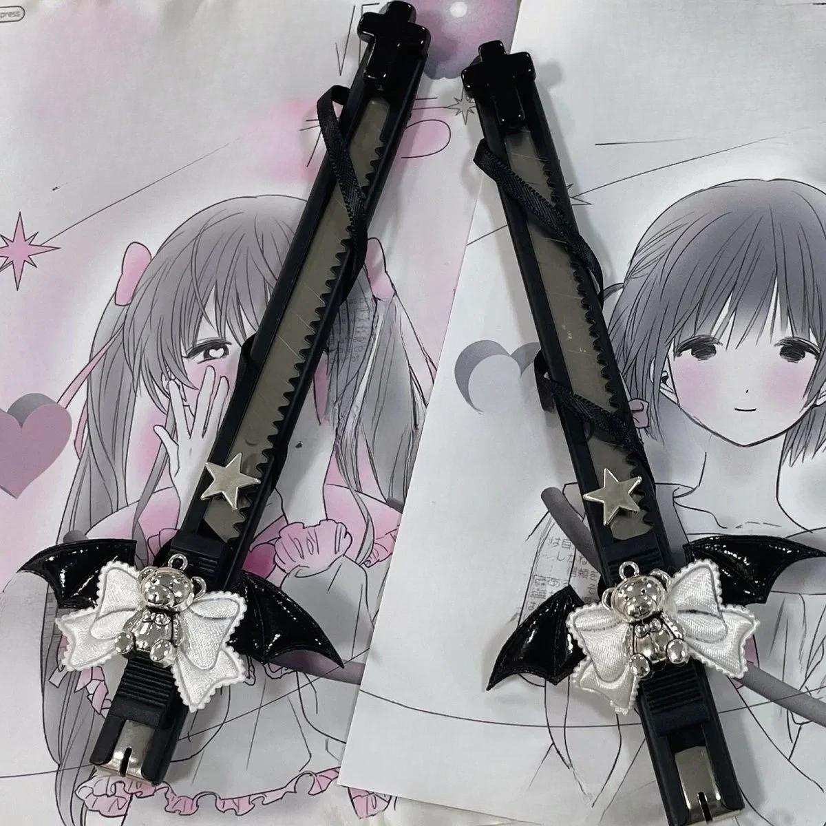 1 шт Y2K Chic Dark Devil Wings ручной работы универсальный нож Sweet Cool Girl Express Box нож для вскрытия писем офисный резак для бумаги карманный нож чёрный
1 шт Y2K Chic Dark Devil Wings ручной работы универсальный нож Sweet Cool Girl Express Box нож для вскрытия писем офисный резак для бумаги карманный нож чёрный