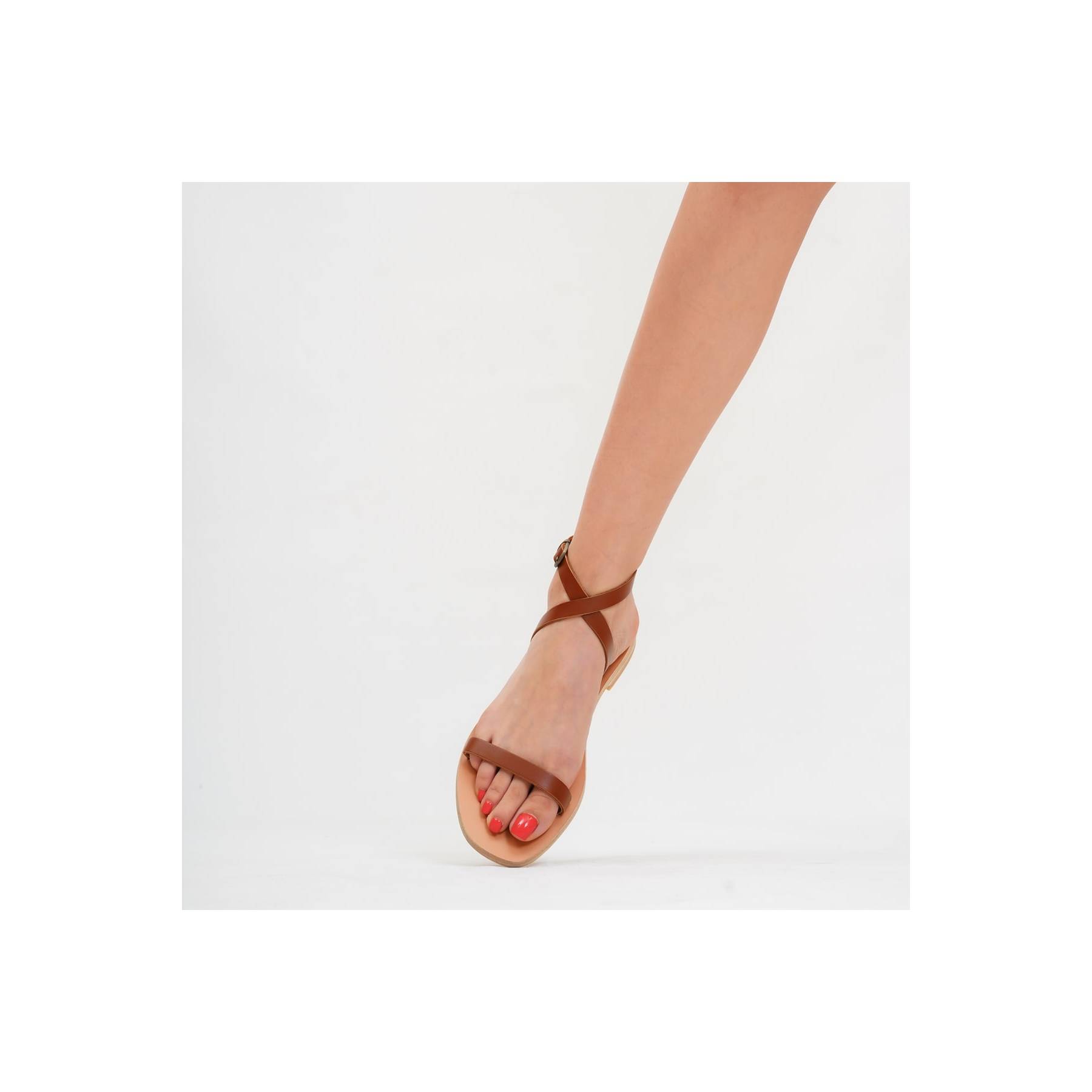 Женские сандалии из натуральной кожи Новые летние удобные дышащие повседневные качественные стильные легкие сандалии
Женские сандалии из натуральной кожи Новые летние удобные дышащие повседневные качественные стильные легкие сандалии