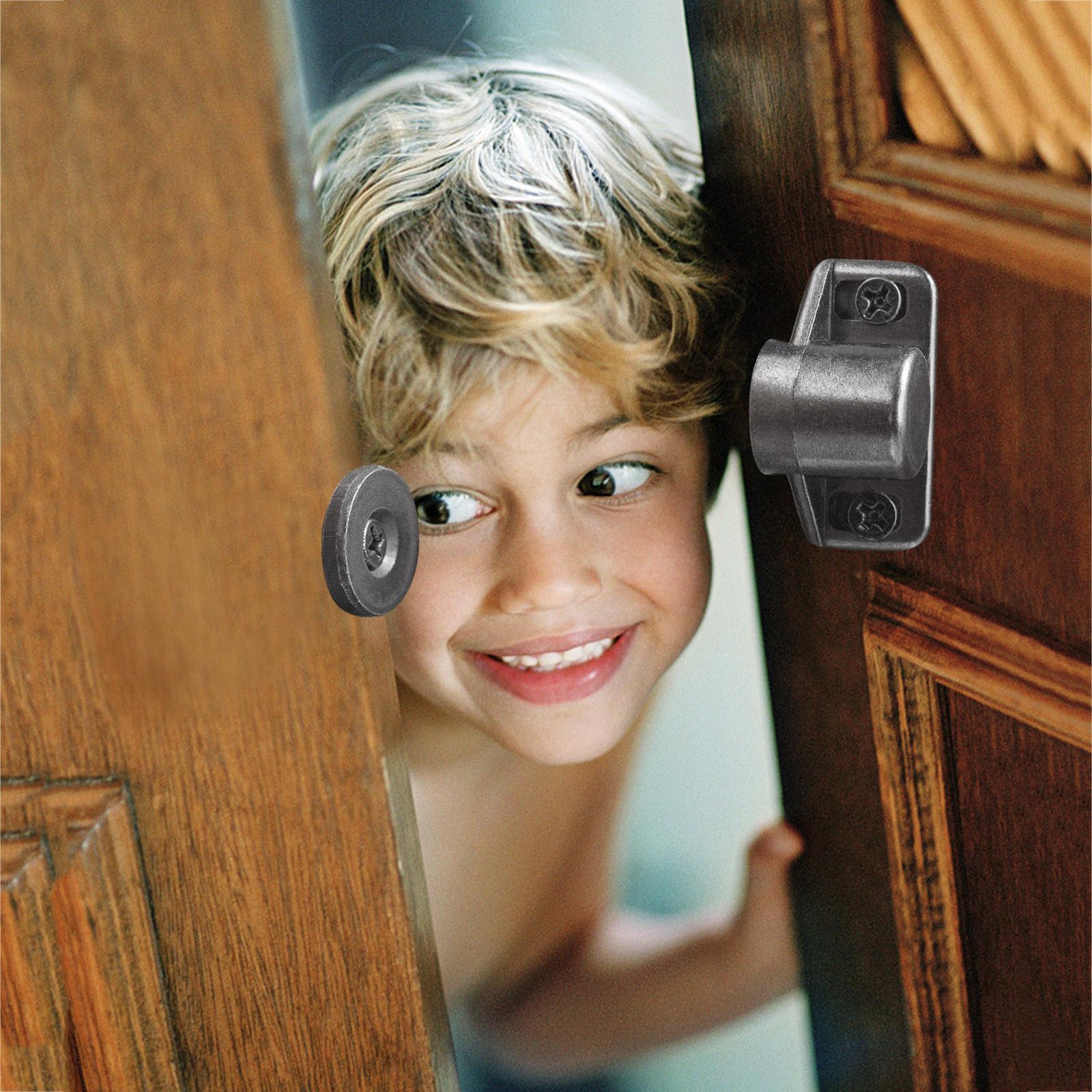 Магнитная дверца шкафа черного тона запирает оборудование с сильным неодимовым магнитом
Магнитная дверца шкафа черного тона запирает оборудование с сильным неодимовым магнитом