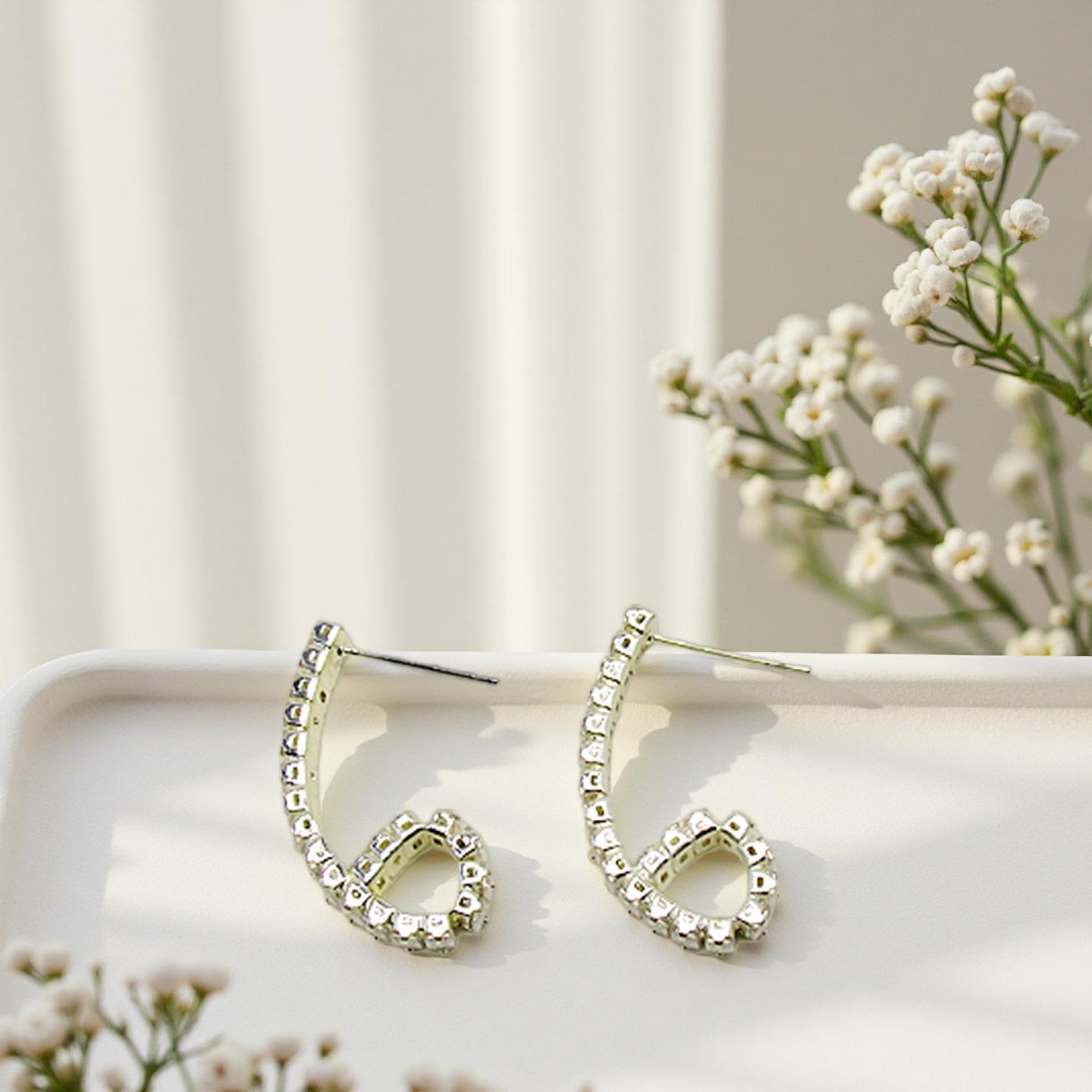European Zircon Earrings: Elegant, Bright, and Versatile for a Luxurious Look Silver
European Zircon Earrings: Elegant, Bright, and Versatile for a Luxurious Look Silver