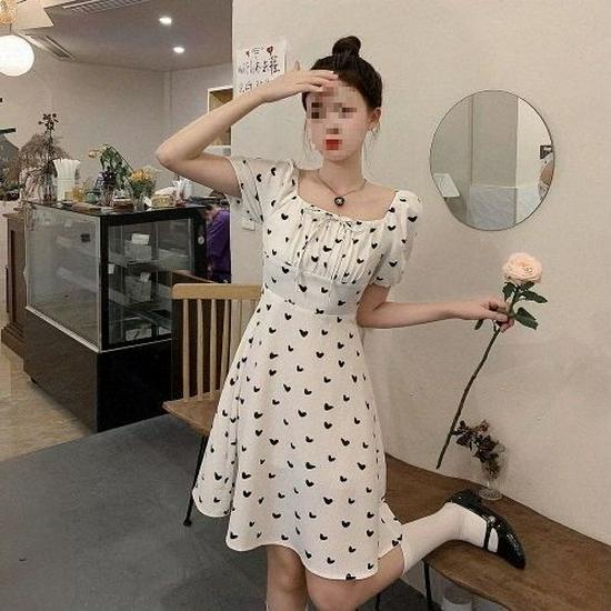 Plus Size Summer Floral Puff Sleeve Dress - High-Waisted, Heart Neckline, Figure-Flattering M 85-100 cm
Plus Size Summer Floral Puff Sleeve Dress - High-Waisted, Heart Neckline, Figure-Flattering M 85-100 cm