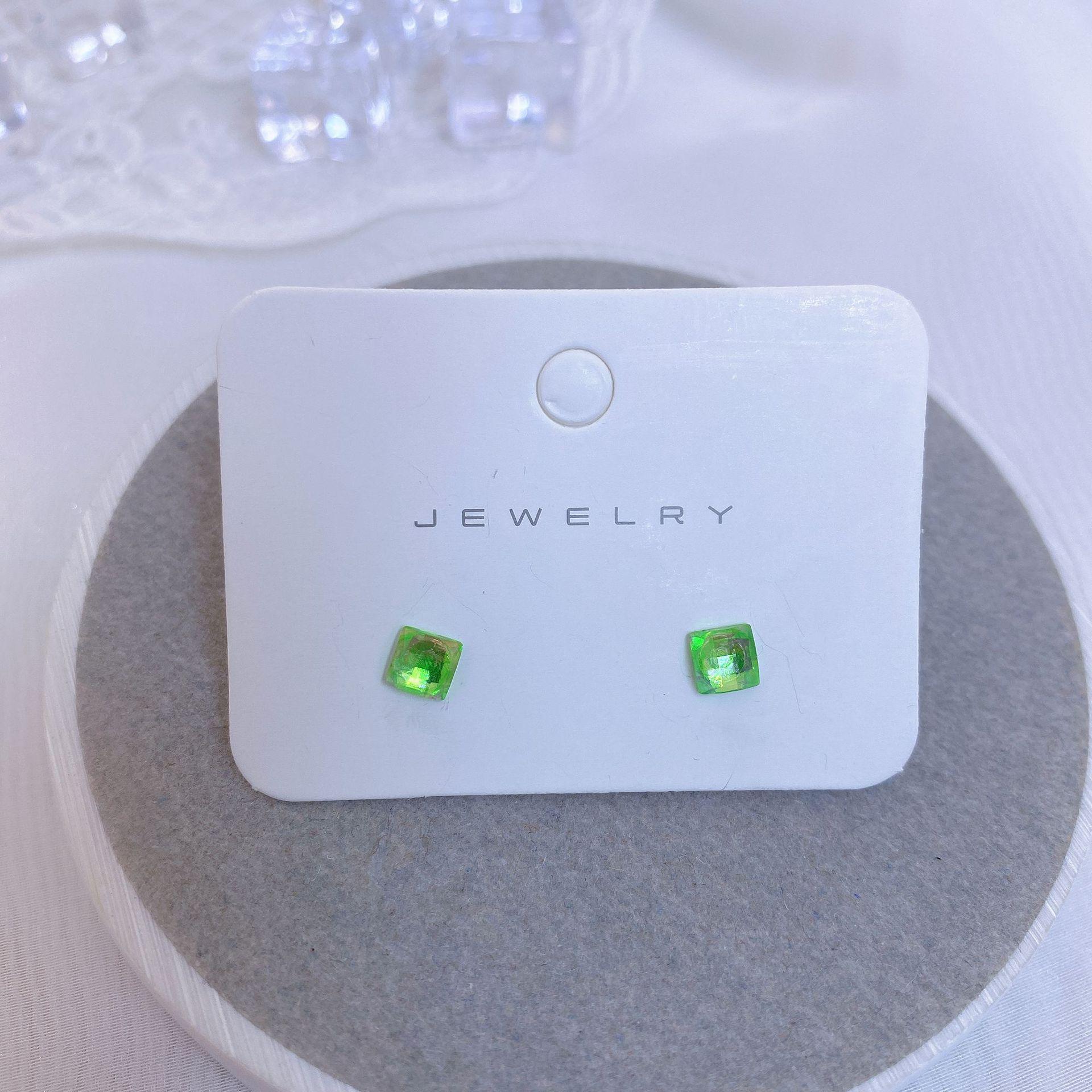 Изысканный комплект серег из серебра 925 пробы с цирконием: Легкий, роскошный и универсальный ежедневный уход за ушами.
Изысканный комплект серег из серебра 925 пробы с цирконием: Легкий, роскошный и универсальный ежедневный уход за ушами.