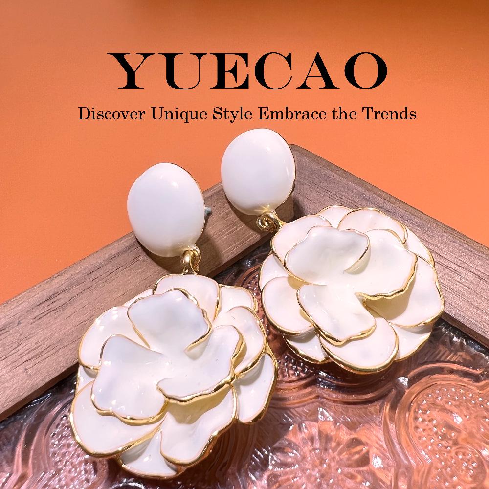 Vintage Enamel Flower Tassel Earrings: European-American Style, Gold-Plated, Elegant Retro Design
Vintage Enamel Flower Tassel Earrings: European-American Style, Gold-Plated, Elegant Retro Design