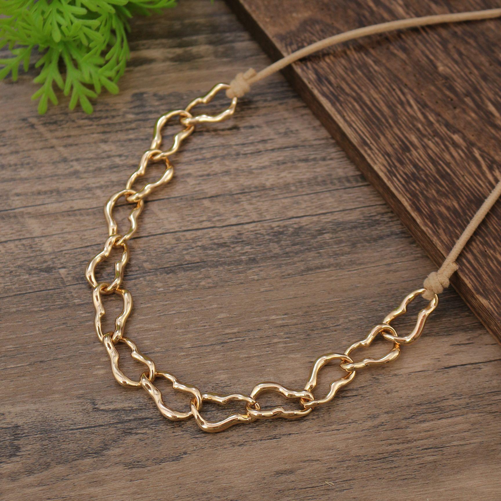 Новое металлическое преувеличенное геометрическое ожерелье из кожаного шнура, женское высококлассное панк-металлическое универсальное ожерелье
Новое металлическое преувеличенное геометрическое ожерелье из кожаного шнура, женское высококлассное панк-металлическое универсальное ожерелье