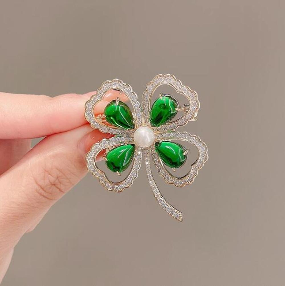 Fashionable butterfly quadrilateral zircon brooch, women s anti-exposure pin, fixed clothes metal buttons, wedding party gifts
Fashionable butterfly quadrilateral zircon brooch, women s anti-exposure pin, fixed clothes metal buttons, wedding party gifts