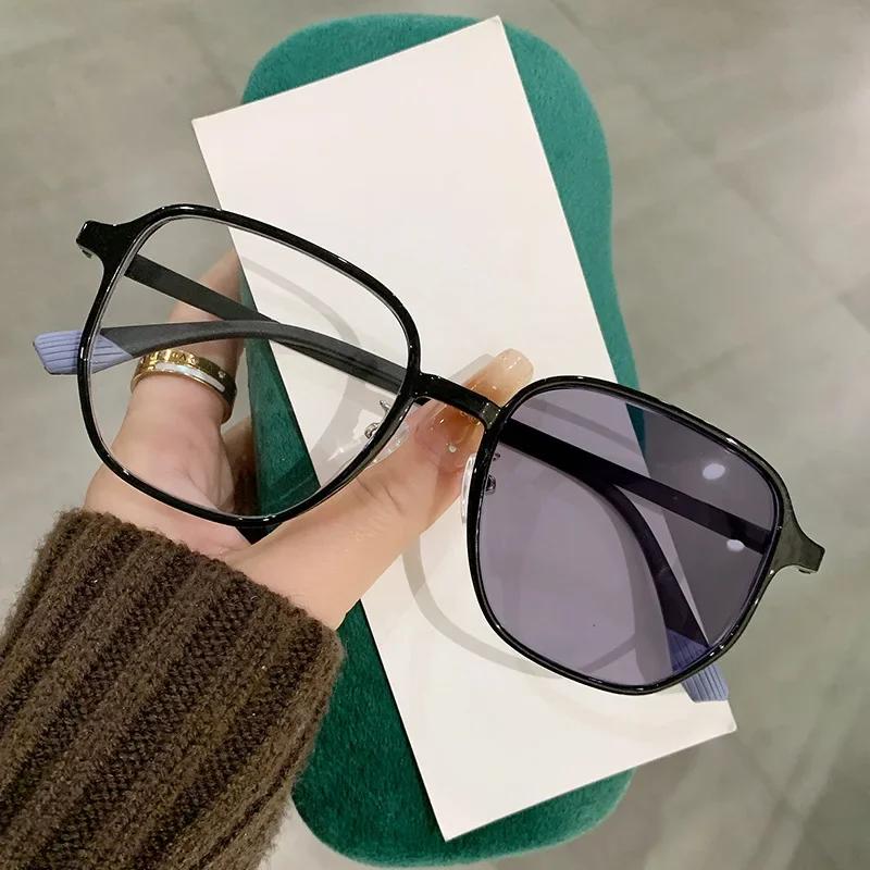 New Oversized Frames Photochromic Myopia Glasses Neutral Fashion High-Definition Anti-Blue Light Myopia Glasses 0 To -4.0 0
New Oversized Frames Photochromic Myopia Glasses Neutral Fashion High-Definition Anti-Blue Light Myopia Glasses 0 To -4.0 0