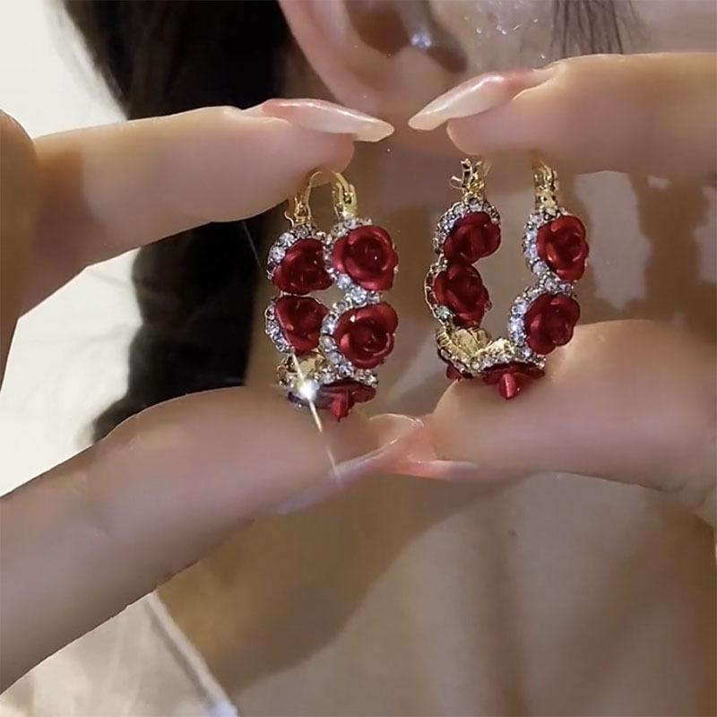 Изысканные высококачественные серьги-кольца с красными розами для женщин
Изысканные высококачественные серьги-кольца с красными розами для женщин