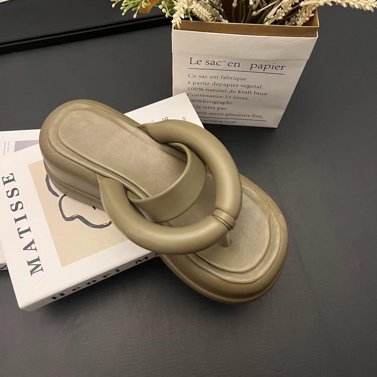 Тапочки на платформе Muffin Spice Girls, пляжная обувь премиум-класса 2025 года, шлепанцы с открытым носком, женская летняя одежда 39 серый
Тапочки на платформе Muffin Spice Girls, пляжная обувь премиум-класса 2025 года, шлепанцы с открытым носком, женская летняя одежда 39 серый