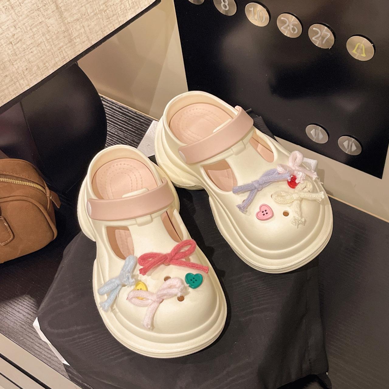 Шерстяной бант милые толстая подошва увеличение роста 2025 туфли с отверстиями женские для ношения на улице летом дышащие нескользящие прохладные тапочки тренд 40
Шерстяной бант милые толстая подошва увеличение роста 2025 туфли с отверстиями женские для ношения на улице летом дышащие нескользящие прохладные тапочки тренд 40