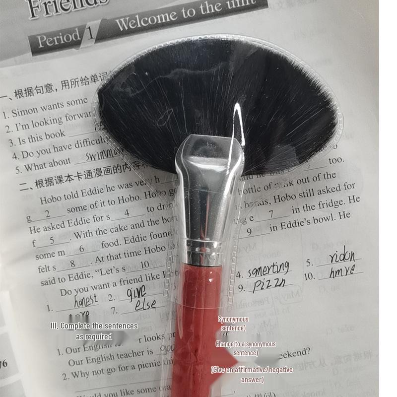 Великий віялоподібний м який пензель-хайлайтер - Ніжний, ефективний набір пудри для макіяжу срібний
Великий віялоподібний м який пензель-хайлайтер - Ніжний, ефективний набір пудри для макіяжу срібний