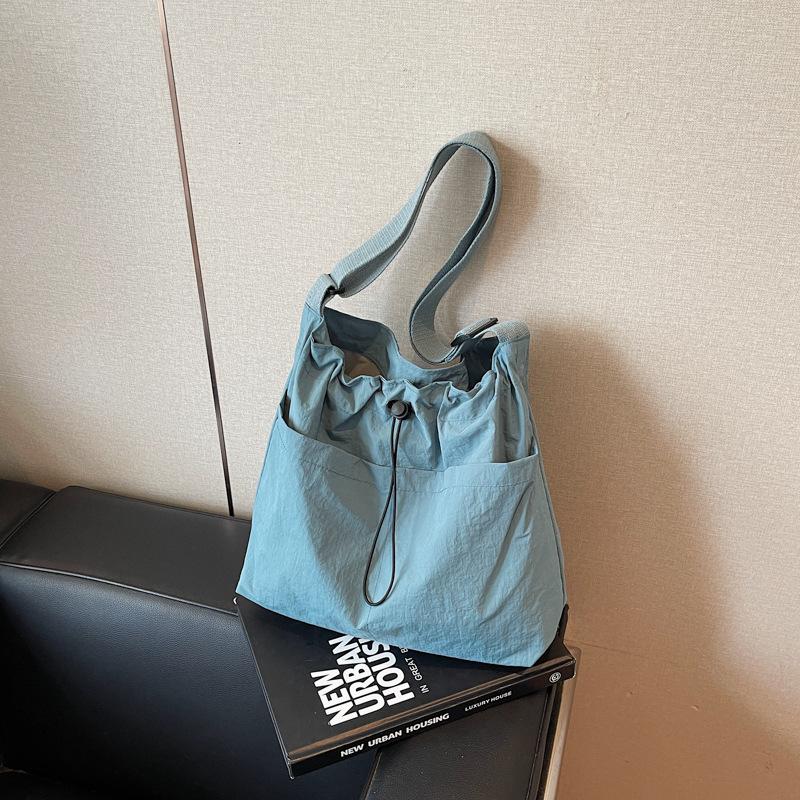 Large-capacity bag women s new summer casual lightweight shoulder bag commuter bucket bag синій
Large-capacity bag women s new summer casual lightweight shoulder bag commuter bucket bag синій