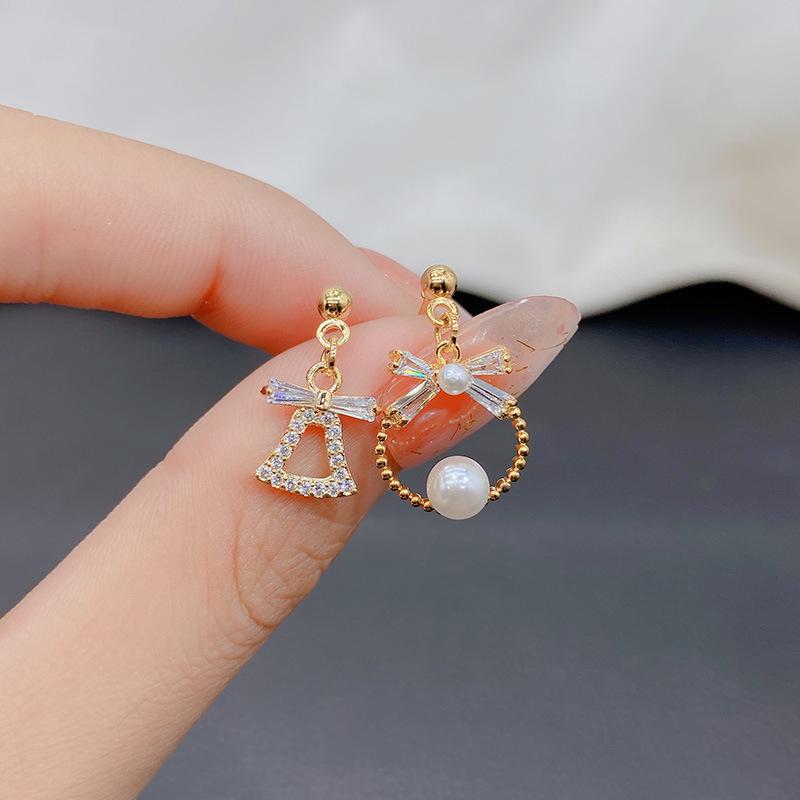 Exquisite Korean-Style Christmas Bell Stud Earrings - Fashionable with a Celebrity-Inspired Design
Exquisite Korean-Style Christmas Bell Stud Earrings - Fashionable with a Celebrity-Inspired Design