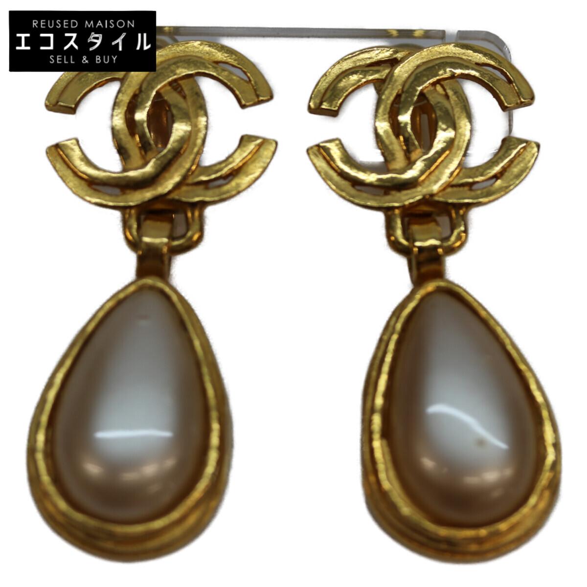 CHANEL 97A CC Logos Swing Imitation Pearl Earrings Earring goldUsed
CHANEL 97A CC Logos Swing Imitation Pearl Earrings Earring goldUsed