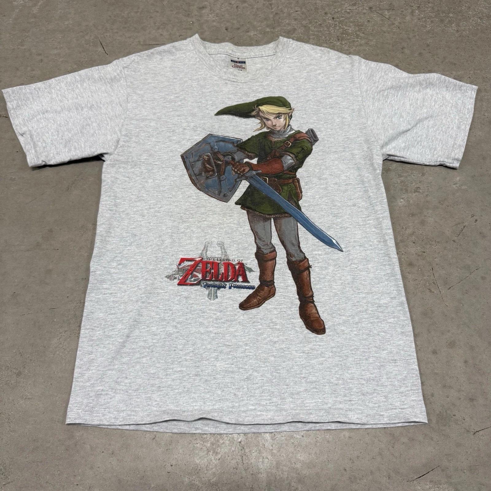 Vintage The Legend of Zelda Twilight Princess Medium Nintendo Game Promo T-T-Shirt M
Vintage The Legend of Zelda Twilight Princess Medium Nintendo Game Promo T-T-Shirt M