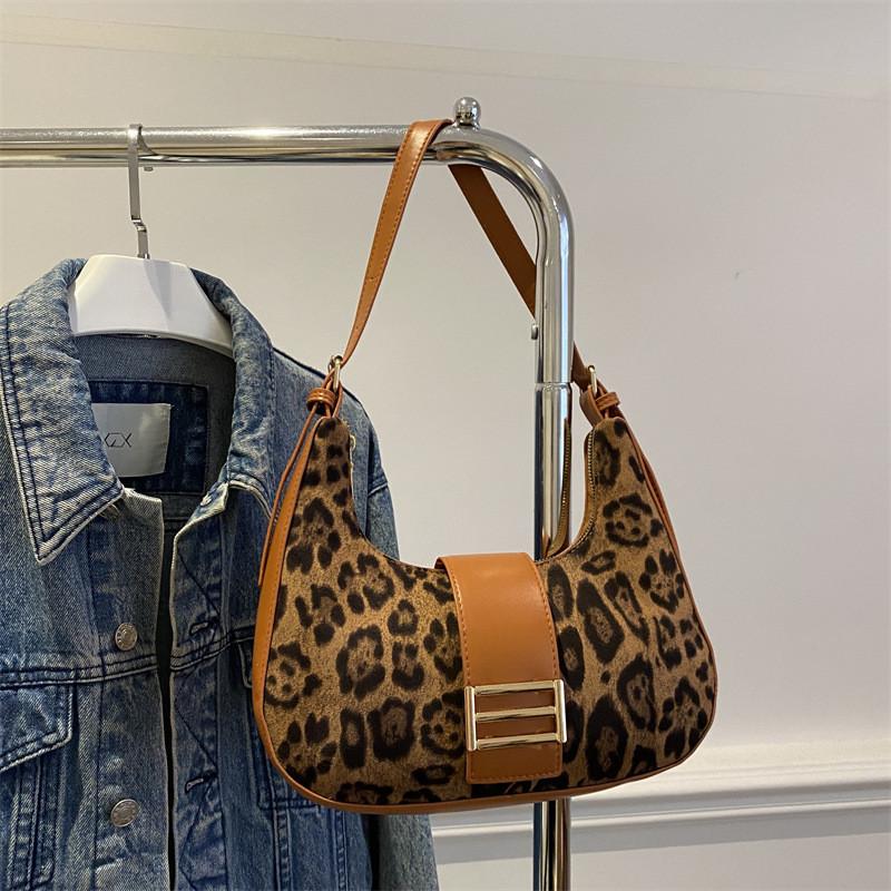 Fashionable Vintage Women s Handbag Elegant Unique Design Stylish Pu Moon Bag коричневий
Fashionable Vintage Women s Handbag Elegant Unique Design Stylish Pu Moon Bag коричневий