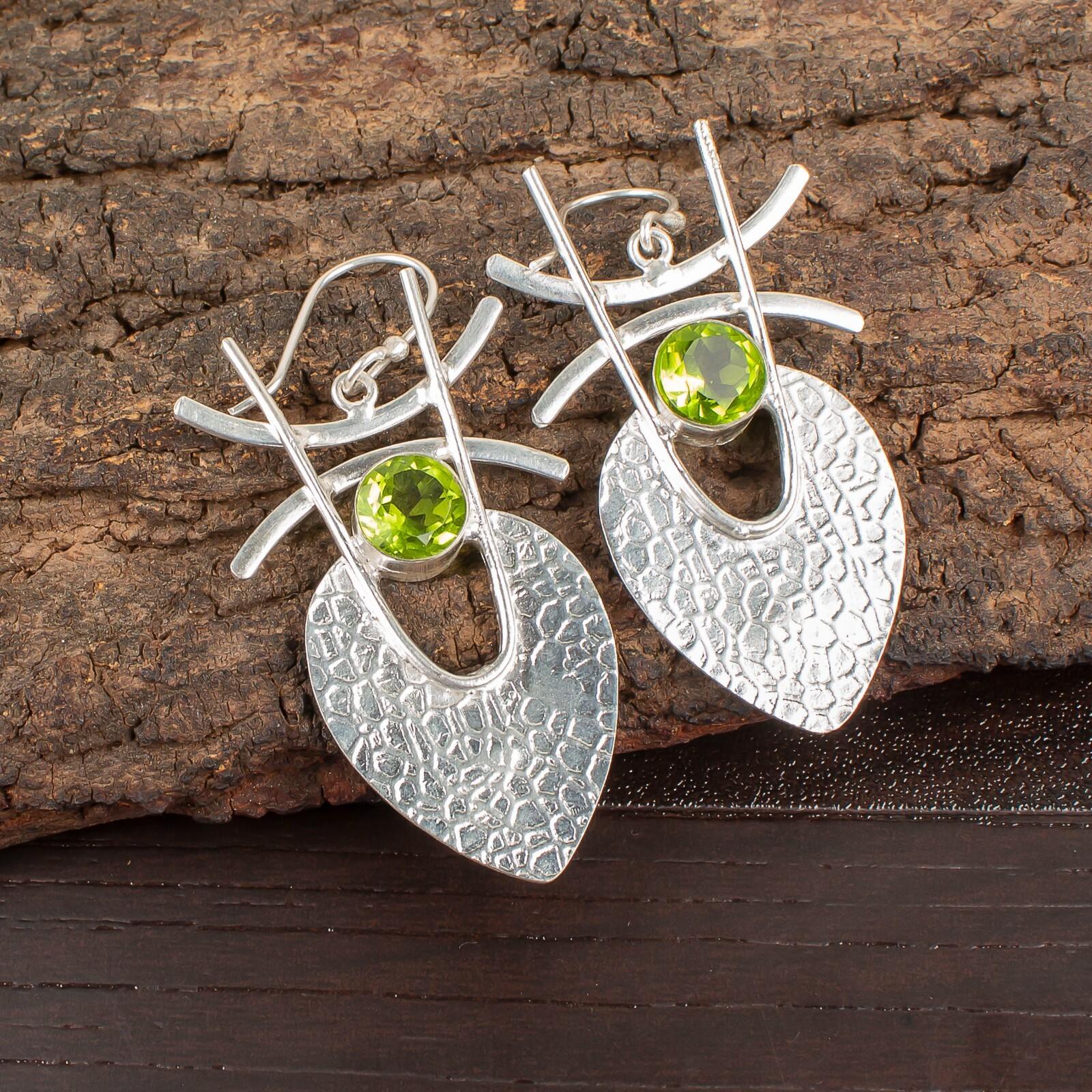 Peridot Gemstone 925 Sterling Silver Jewelry Handmade Drop/Dangle Earrings 1.78 EE-64-7
Peridot Gemstone 925 Sterling Silver Jewelry Handmade Drop/Dangle Earrings 1.78 EE-64-7