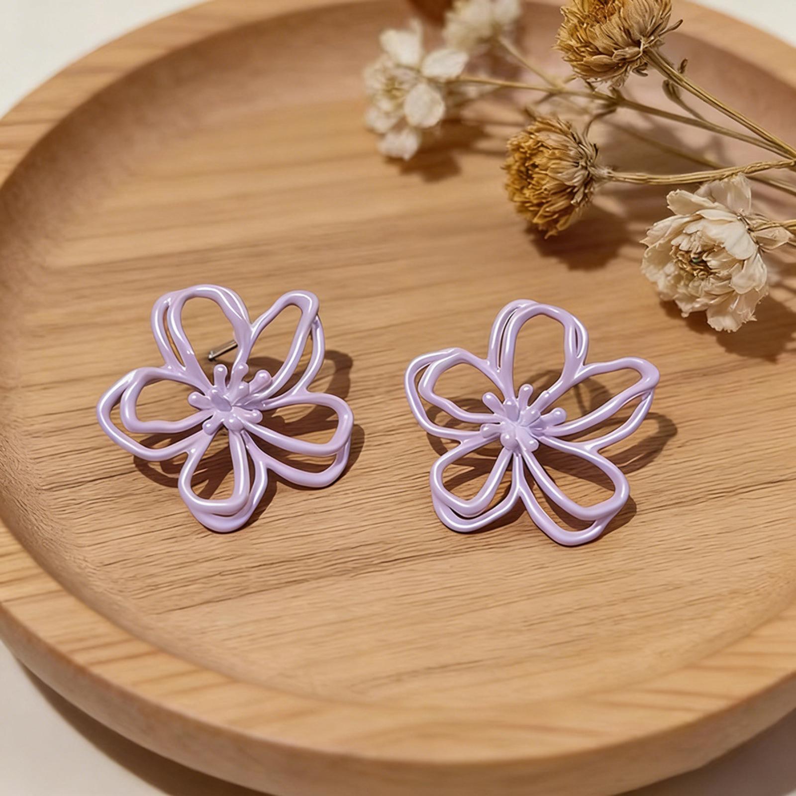 Fashion Floral Outline Stud Earrings Lightweight Metal Alloy Hypoallergenic Ear Pins Suitable for Daily Wear and Various Occasions Stylish Design One Size фиолетовый
Fashion Floral Outline Stud Earrings Lightweight Metal Alloy Hypoallergenic Ear Pins Suitable for Daily Wear and Various Occasions Stylish Design One Size фиолетовый