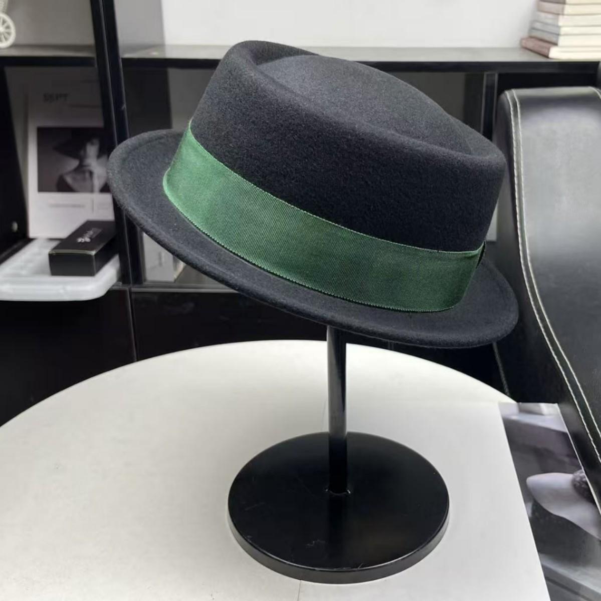 French celebrity retro men s and women s white brimmed top hats autumn and winter British style versatile Panama wool hats versatile one size adjustable
French celebrity retro men s and women s white brimmed top hats autumn and winter British style versatile Panama wool hats versatile one size adjustable