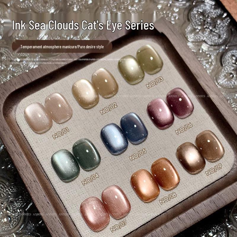 Ennis Mo Cat Eye Nail Gel - Autumn/Winter 2025 Morandi Collection: Flashy Glass Bead & Porcelain White.
Ennis Mo Cat Eye Nail Gel - Autumn/Winter 2025 Morandi Collection: Flashy Glass Bead & Porcelain White.