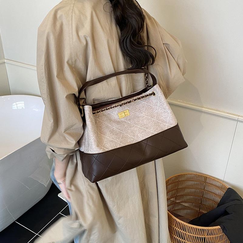 New large-capacity rhombus chain tote bag women s lazy wind splicing messenger bag shoulder bag bag
New large-capacity rhombus chain tote bag women s lazy wind splicing messenger bag shoulder bag bag