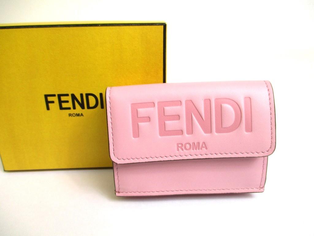 Автентичний FENDI ROMA рожевий шкіряний трискладний гаманець Компактний гаманець №a617 відремонтований
Автентичний FENDI ROMA рожевий шкіряний трискладний гаманець Компактний гаманець №a617 відремонтований