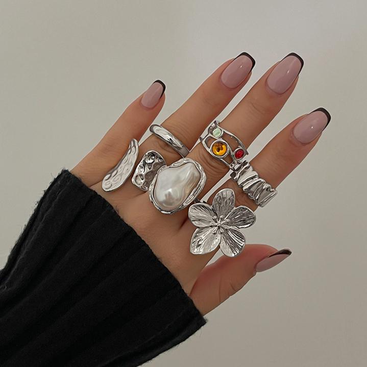 New 6Pcs Punk Liquid Metal Finger Rings Set for Women Vintage Irregular Exaggerated Flower Pearl Ring Bohemia Girl Party Jewelry
New 6Pcs Punk Liquid Metal Finger Rings Set for Women Vintage Irregular Exaggerated Flower Pearl Ring Bohemia Girl Party Jewelry