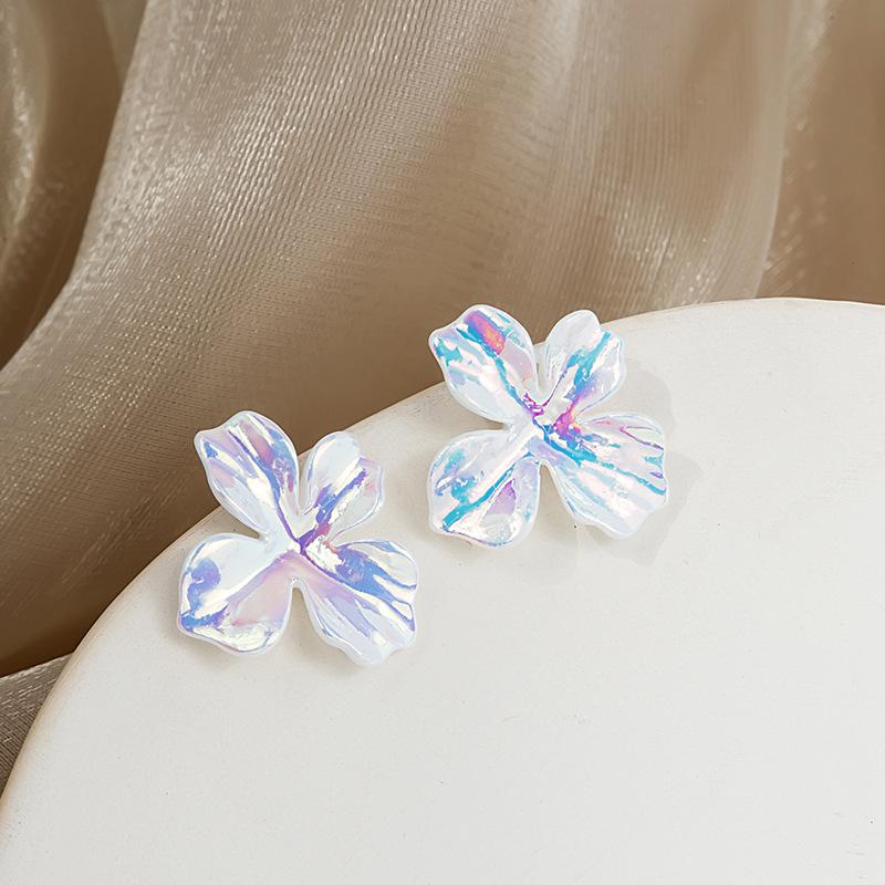 Korean Acrylic Resin UV Laser Four Petal Leaf Flower Stud Earring for Women Temperament Simple Cute Design Zircon Brincos Gift
Korean Acrylic Resin UV Laser Four Petal Leaf Flower Stud Earring for Women Temperament Simple Cute Design Zircon Brincos Gift