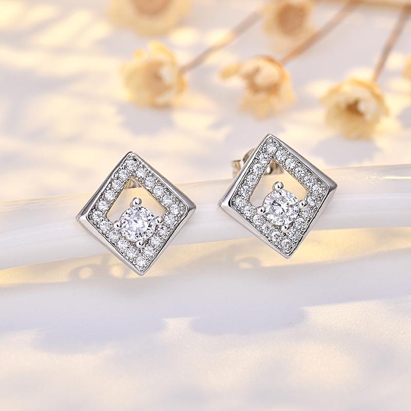 925 Sterling Silver Jewelry Hollow Crystal Geometric Square Stud Earrings for Women Wedding Party Jewelry for Girls Friend Gift серебряный
925 Sterling Silver Jewelry Hollow Crystal Geometric Square Stud Earrings for Women Wedding Party Jewelry for Girls Friend Gift серебряный