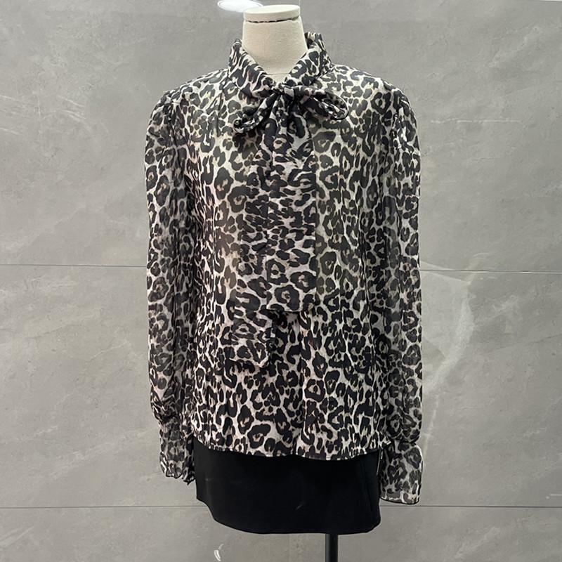 Spring Chic V-Neck Leopard Print Halter Top - Sexy and Slimming Long Sleeve for Women M fits around 105 lbs
Spring Chic V-Neck Leopard Print Halter Top - Sexy and Slimming Long Sleeve for Women M fits around 105 lbs