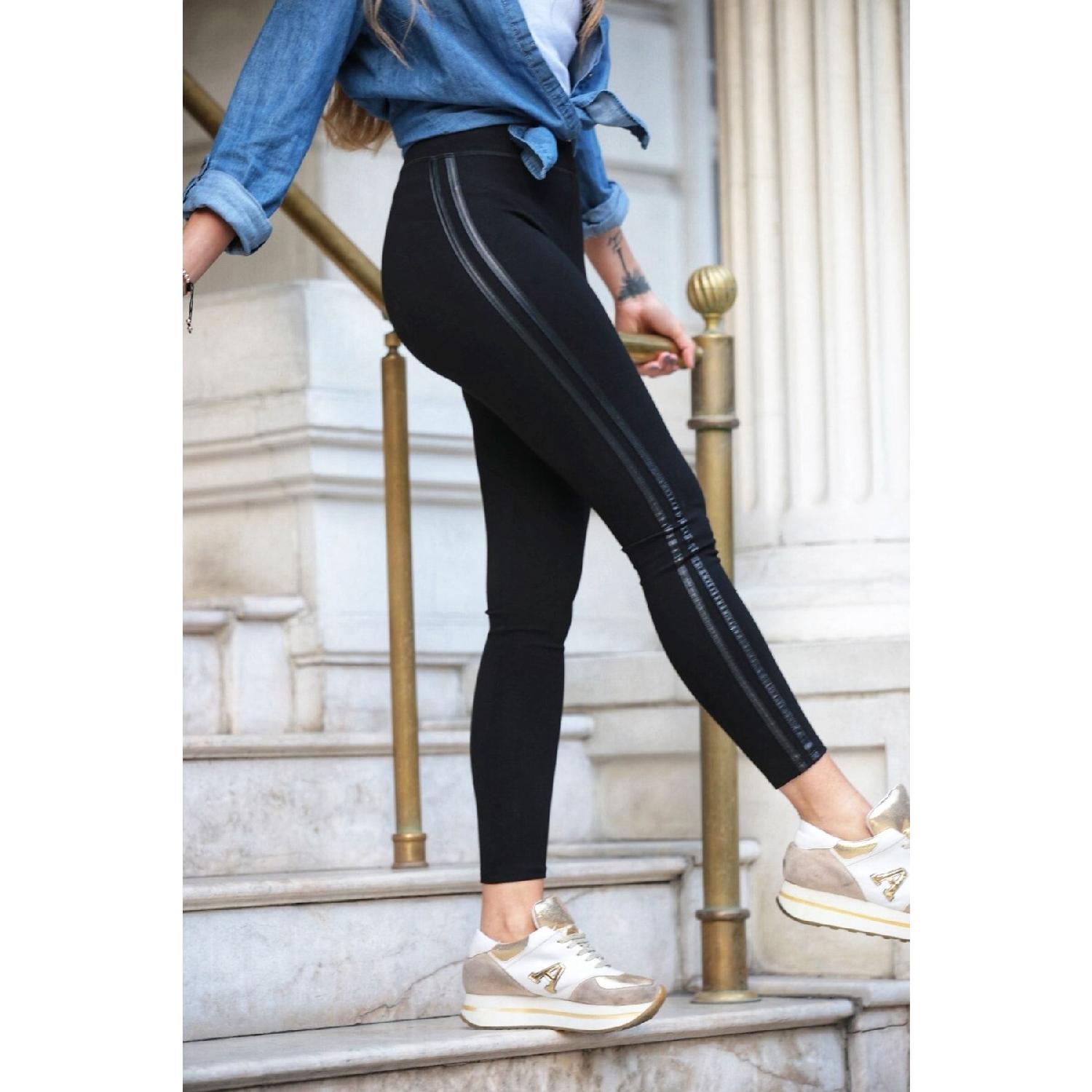 Черные колготки с высокой талией и двумя кожаными полосками сбоку S чёрный
Черные колготки с высокой талией и двумя кожаными полосками сбоку S чёрный