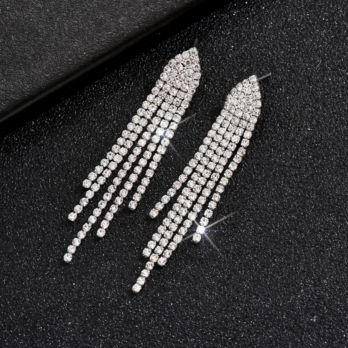 Cross-Border Long Rhinestone Tassel Earrings - Heart Stud, European/American Style, Super Flash
Cross-Border Long Rhinestone Tassel Earrings - Heart Stud, European/American Style, Super Flash