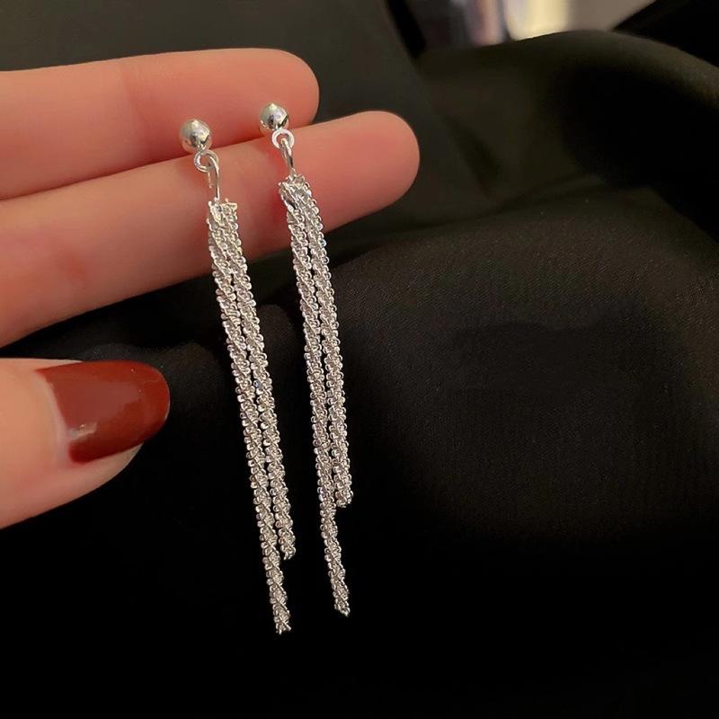 Shiny Silver Color Long Tassels Earrings for Women Korean Trendy Hanging Dangle Earrings Female Personality Jewelry Accessories
Shiny Silver Color Long Tassels Earrings for Women Korean Trendy Hanging Dangle Earrings Female Personality Jewelry Accessories