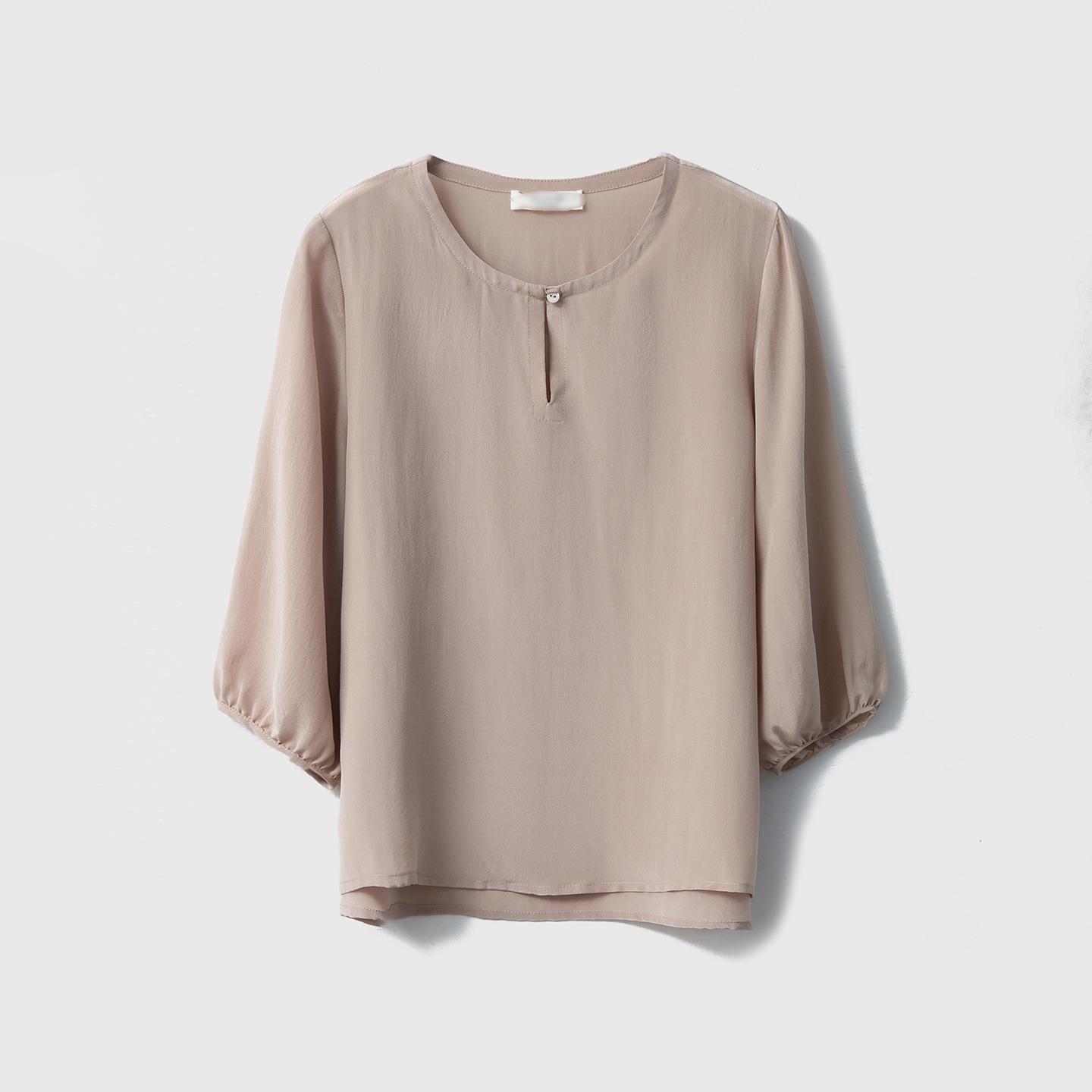 Women s Solid Color 100% Mulberry Silk Double Georgette Lantern Sleeve Top with Round Neck and Side Slits. Medium хакі
Women s Solid Color 100% Mulberry Silk Double Georgette Lantern Sleeve Top with Round Neck and Side Slits. Medium хакі