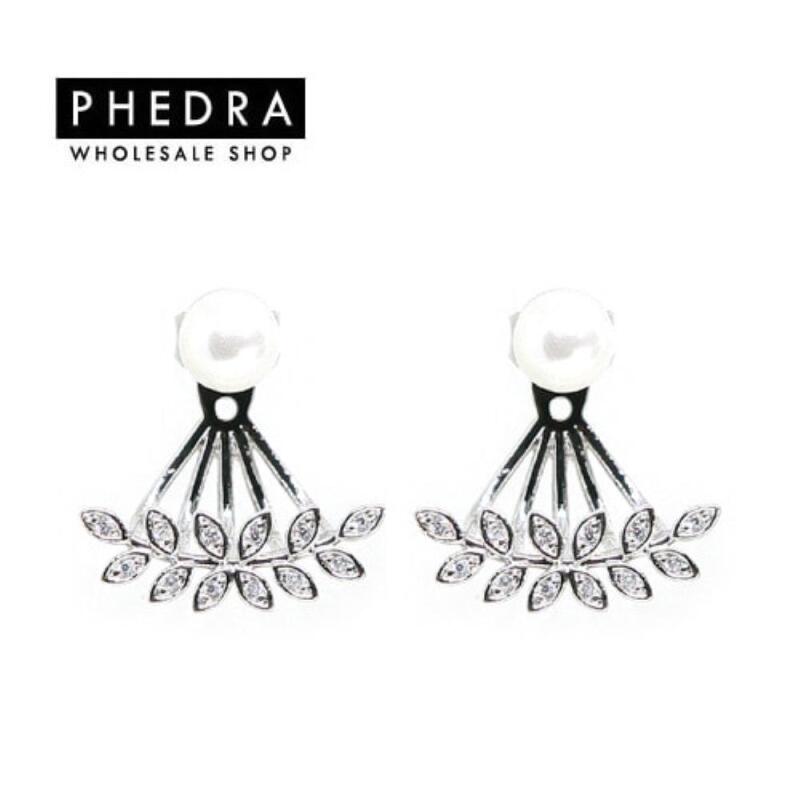 Women s Pearl Leaf Charm Cubic Earrings A25176_ONECOLOR
Women s Pearl Leaf Charm Cubic Earrings A25176_ONECOLOR