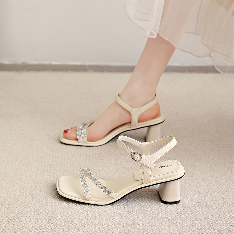 Beautiful sandals with skirts, women s summer new rhinestone thick heels, high-end one-word high heels 40 бежевый
Beautiful sandals with skirts, women s summer new rhinestone thick heels, high-end one-word high heels 40 бежевый