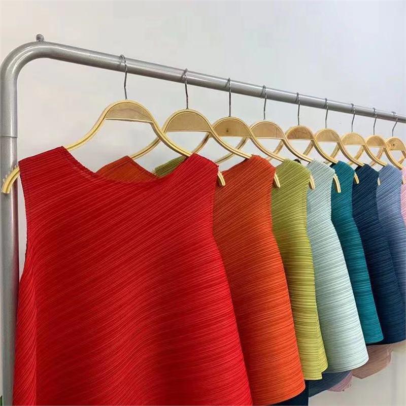 Miyake Women s Sleeveless Pleated Solid Color Irregular Round Neck Top - 2025 Summer Collection One Size
Miyake Women s Sleeveless Pleated Solid Color Irregular Round Neck Top - 2025 Summer Collection One Size