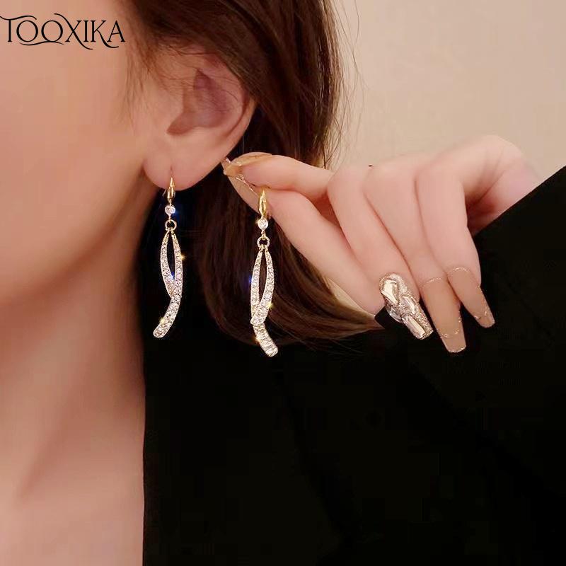Tooxika New Style Light Luxury Design Full Of Diamond Cross Tassel Ear Hooks Simple Personality Versatile Slim Earrings Trend
Tooxika New Style Light Luxury Design Full Of Diamond Cross Tassel Ear Hooks Simple Personality Versatile Slim Earrings Trend