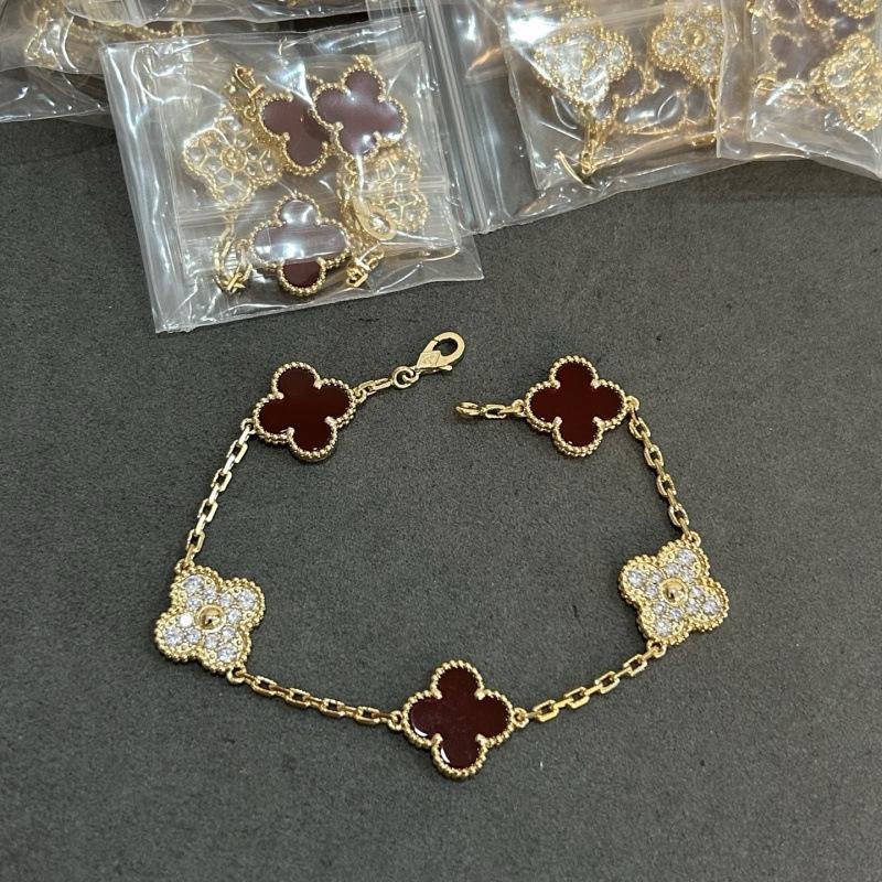 High-quality Four-leaf Clover Bracelet - Stylish and Elegant Women s Bracelet - Perfect Birthday Gift
High-quality Four-leaf Clover Bracelet - Stylish and Elegant Women s Bracelet - Perfect Birthday Gift