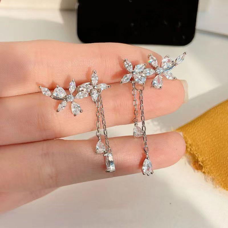 Rhinestone fringed ear hanging new flower stud earrings versatile elf super fairy temperament stud earrings
Rhinestone fringed ear hanging new flower stud earrings versatile elf super fairy temperament stud earrings