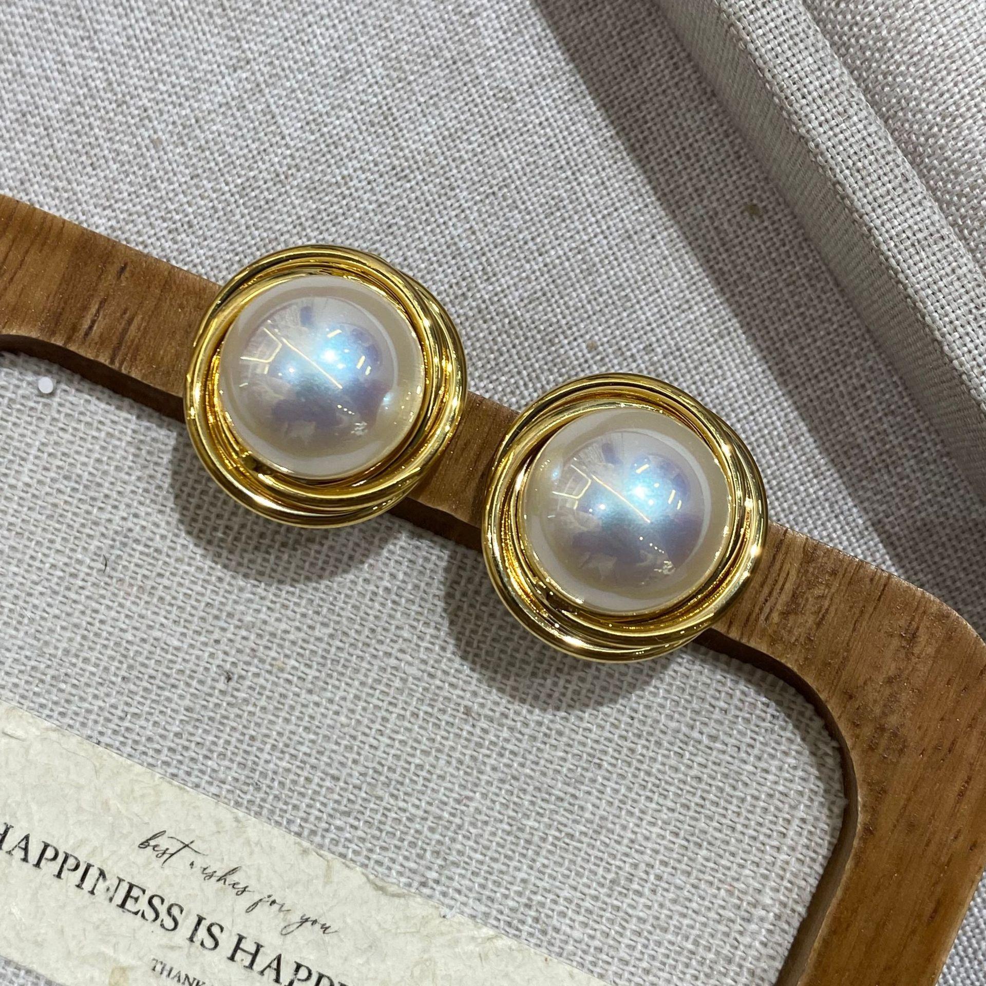 Retro Court Style Spiral Metal Stud Earrings Women S Simple Design Sense Fashion Internet Celebrity Temperament Ear
Retro Court Style Spiral Metal Stud Earrings Women S Simple Design Sense Fashion Internet Celebrity Temperament Ear