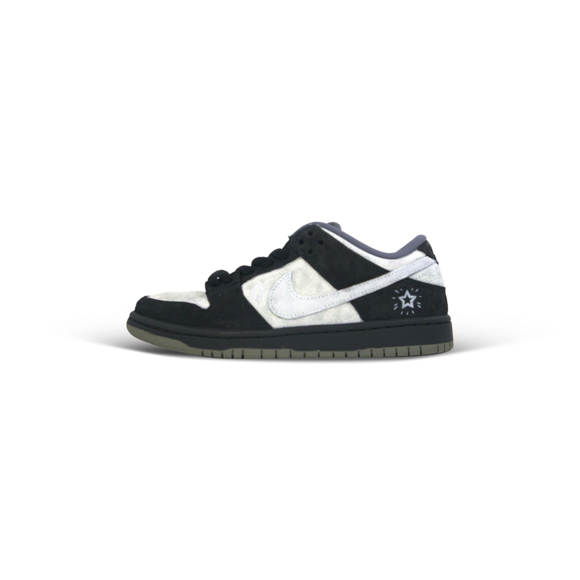 Nike Dunk SB Starry Night Chessboard Suede Street Abrasion Resistant Low top Couple Unisex Black White HF3063-002(Team1641-) 44.5
Nike Dunk SB Starry Night Chessboard Suede Street Abrasion Resistant Low top Couple Unisex Black White HF3063-002(Team1641-) 44.5