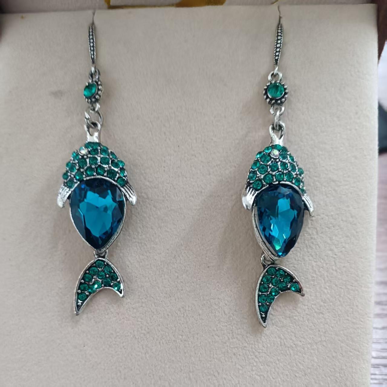 Модные серьги-рыбки для женщин синий
Модные серьги-рыбки для женщин синий