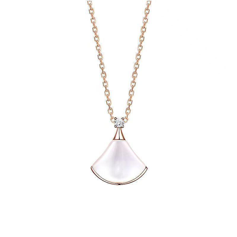 Fan-shaped Mother-of-Pearl Necklace: Elegant White Dress Accessory - Light Luxury, Versatile Clavicle Chain Perfect for Girlfriend Gift
Fan-shaped Mother-of-Pearl Necklace: Elegant White Dress Accessory - Light Luxury, Versatile Clavicle Chain Perfect for Girlfriend Gift