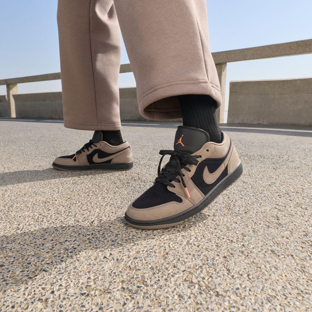 Jordan 1 Low SE Оливково-серый 44
Jordan 1 Low SE Оливково-серый 44